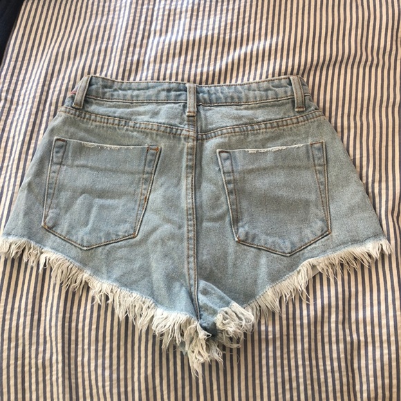 Isabelle’s cabinet size signature 8 jean shorts - Picture 2 of 4